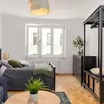 3Br I 5 Minutes To Main Station I Long Term Stay