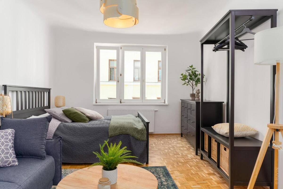 3br I 5 Minutes To Main Station I Long Term * Wien
